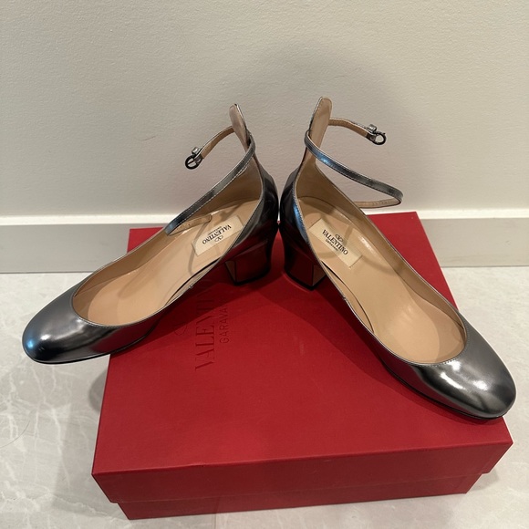 Valentino Garavani metallic ankle strap heels in size 37. Leather. Made in Italy - Picture 3 of 8
